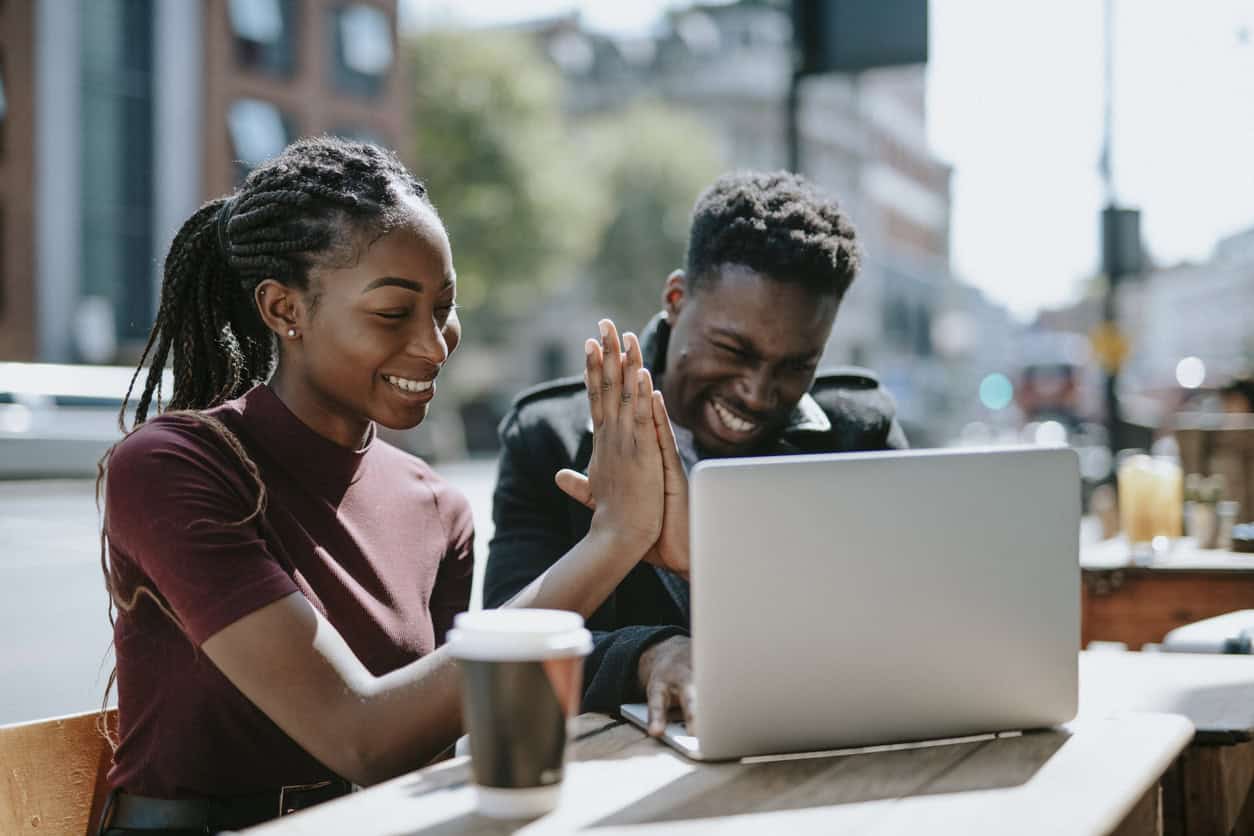 8 Relationship Goals to Make Your Love Life Healthier